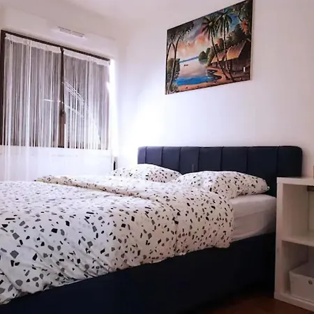 Homestay Pretty And Neat Bedroom In My Cosy Appartment.